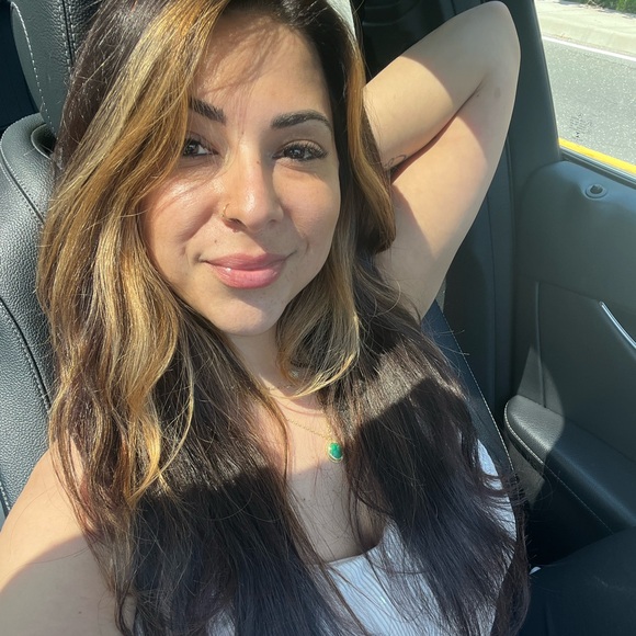 Meet your Posher, Ayse - Picture 2 of 6